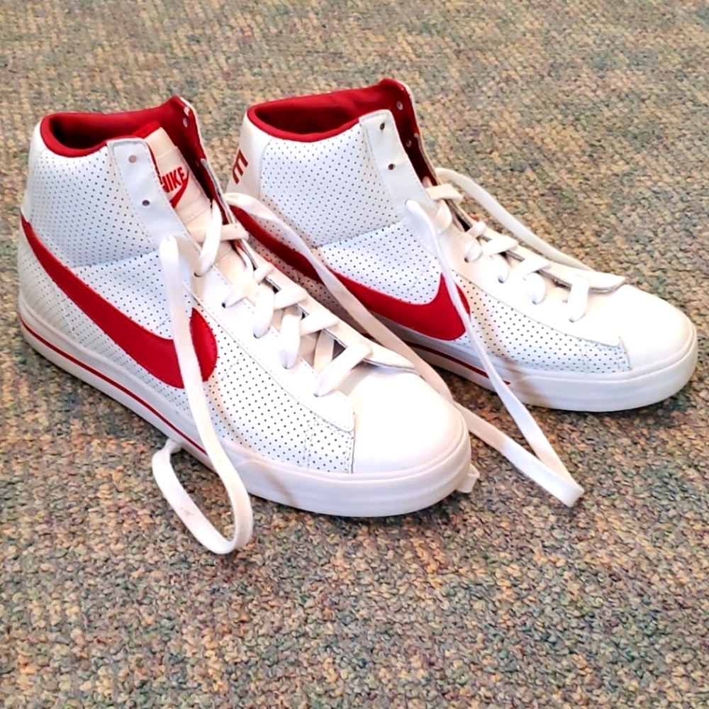 Nike shoes woman sz 7Y